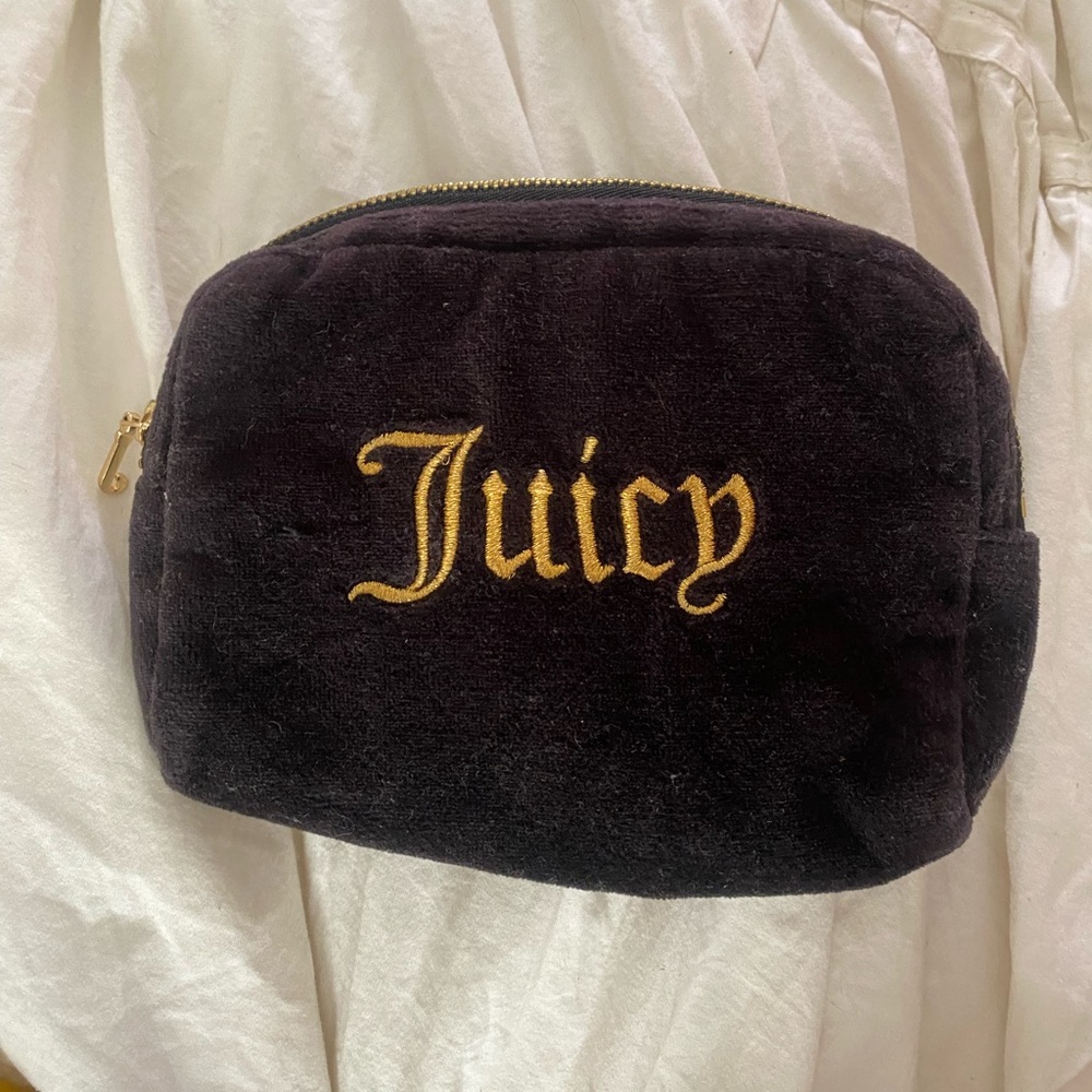 Parade x Juicy velvet makeup pouch